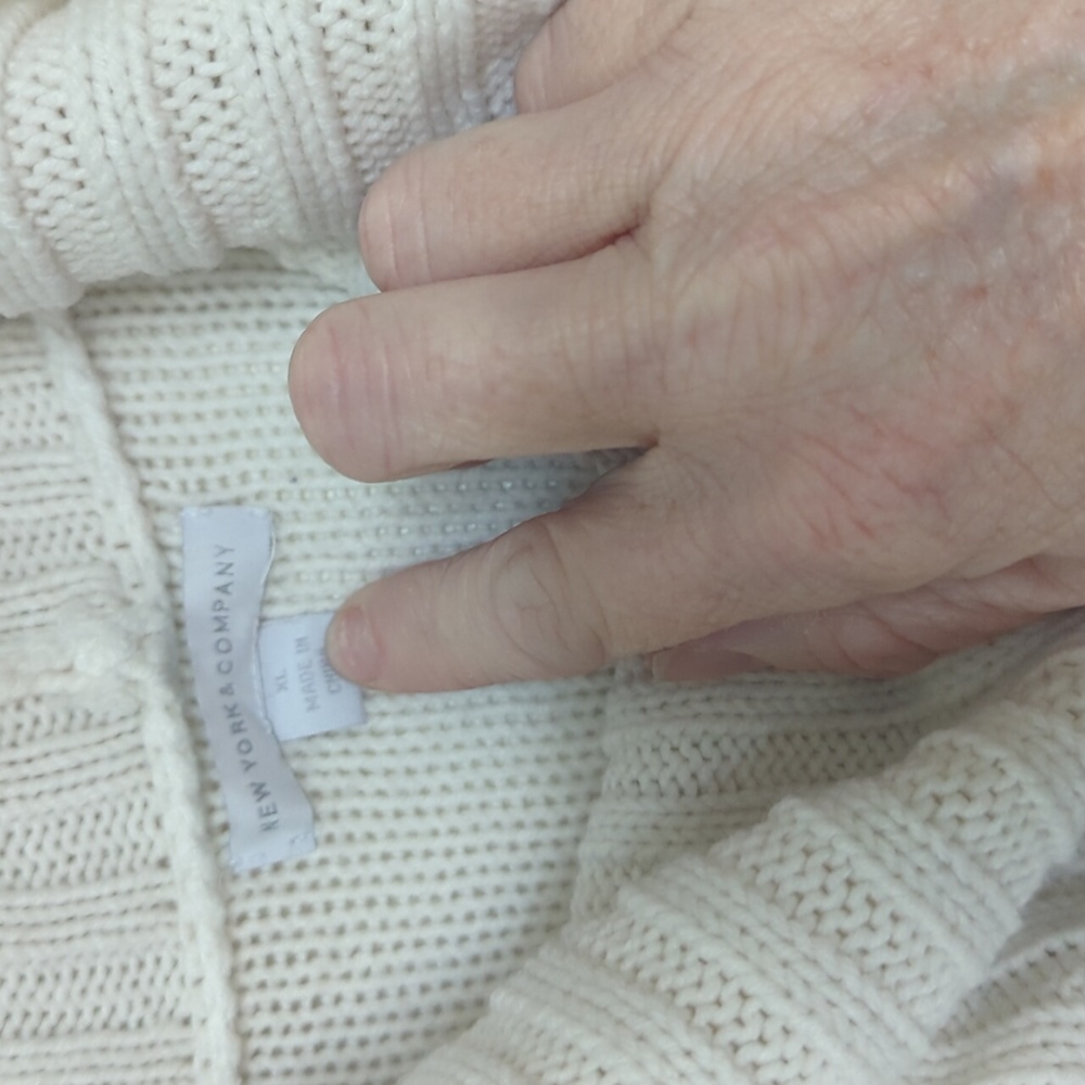 Sweater - Picture 5 of 6